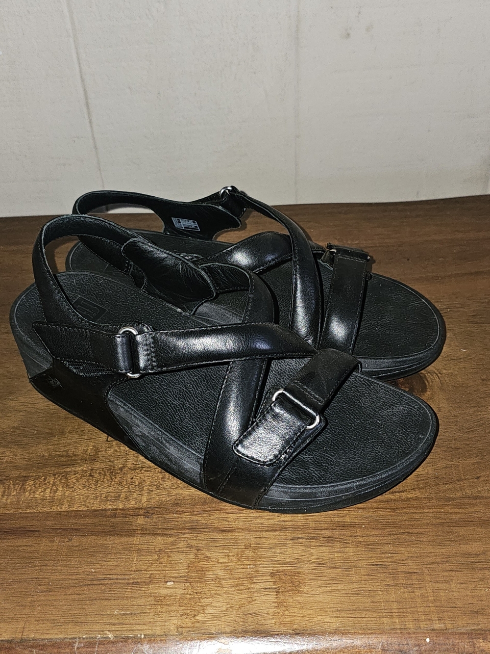 Fitflop Women’s Black Leather Cross-Strap Slingback Sandals 6